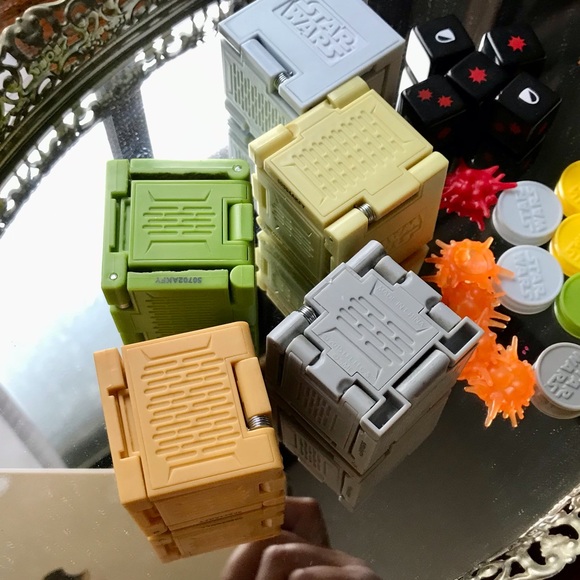 Lot STAR WARS Battle Cubes Polly Pocket Size Cube Toys Game Pcs Paperwork Dice - Picture 14 of 16